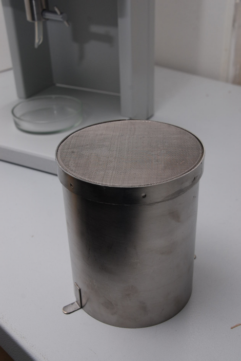 Stainless steel cylinder with 180 mcm mesh filter