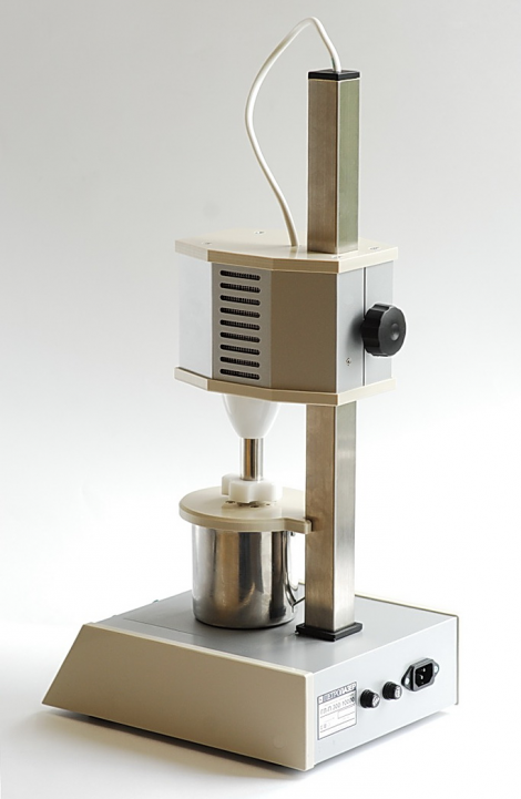 Homogenizer for unversal labware use 